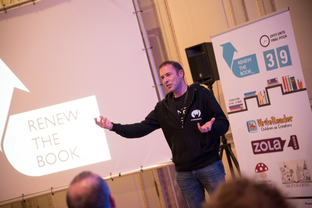 Jan Paul Grollé speaking at the Renew the Book accelerator